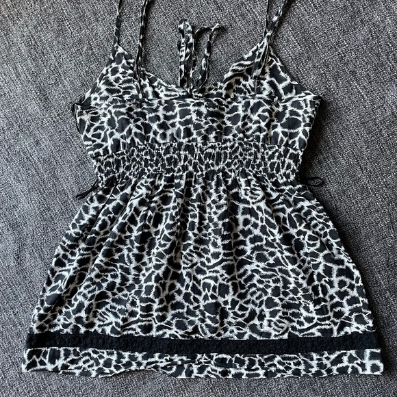 Brand: Guess. Size: S. Color: Black & White - Picture 2 of 4